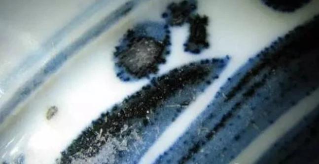 真假元青花铁锈斑对比图,一次认识元青花六大特征