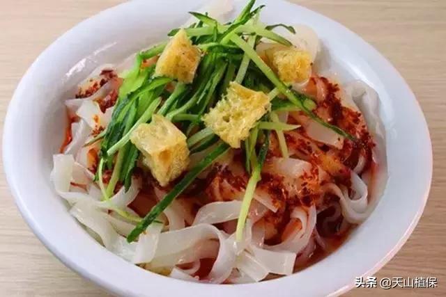 新疆凉皮子的制作方法教程,水晶凉皮和绿豆凉皮子的做法