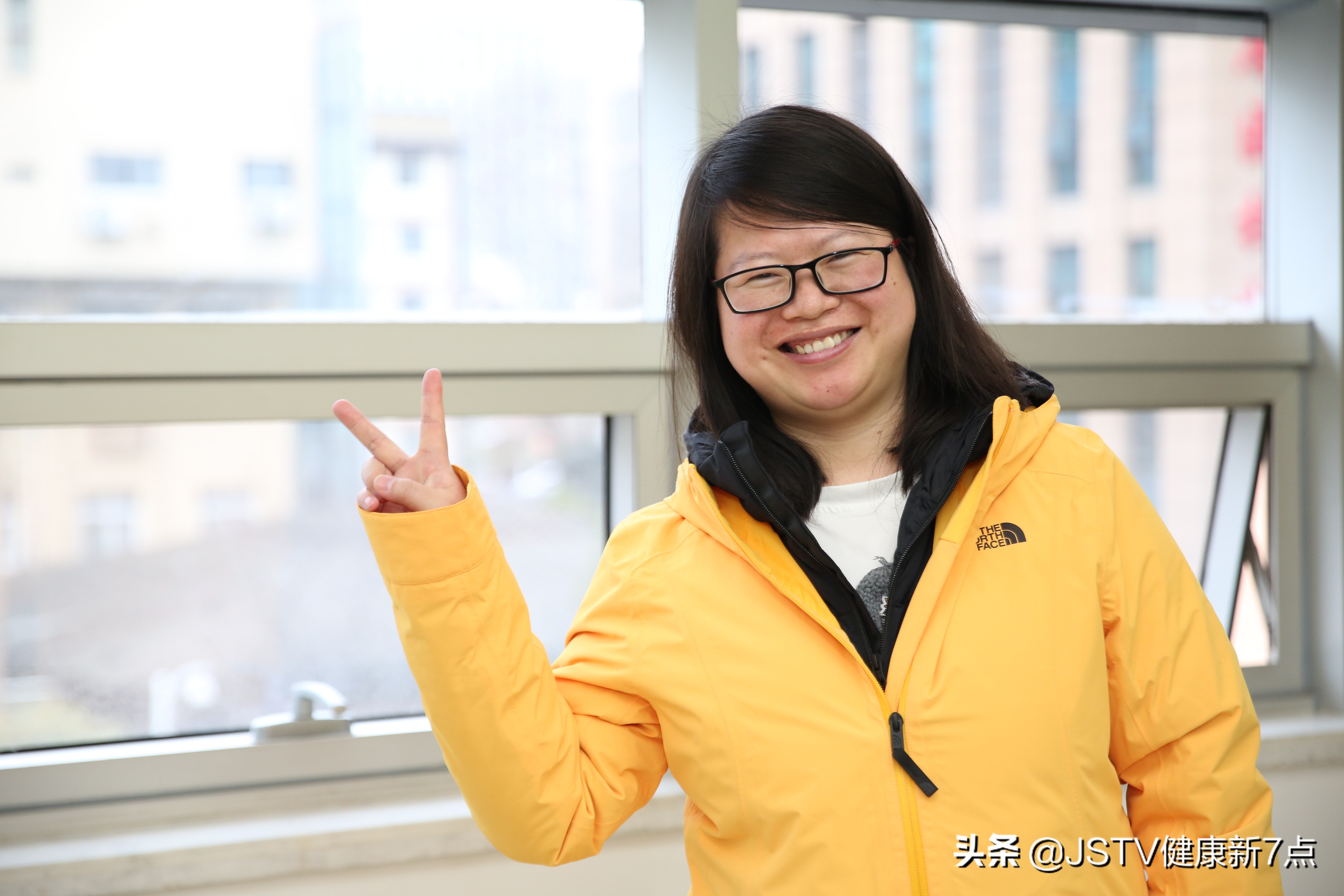 抗击疫情医护人员纪录片半小时,医务人员抗击疫情连续工作20多天