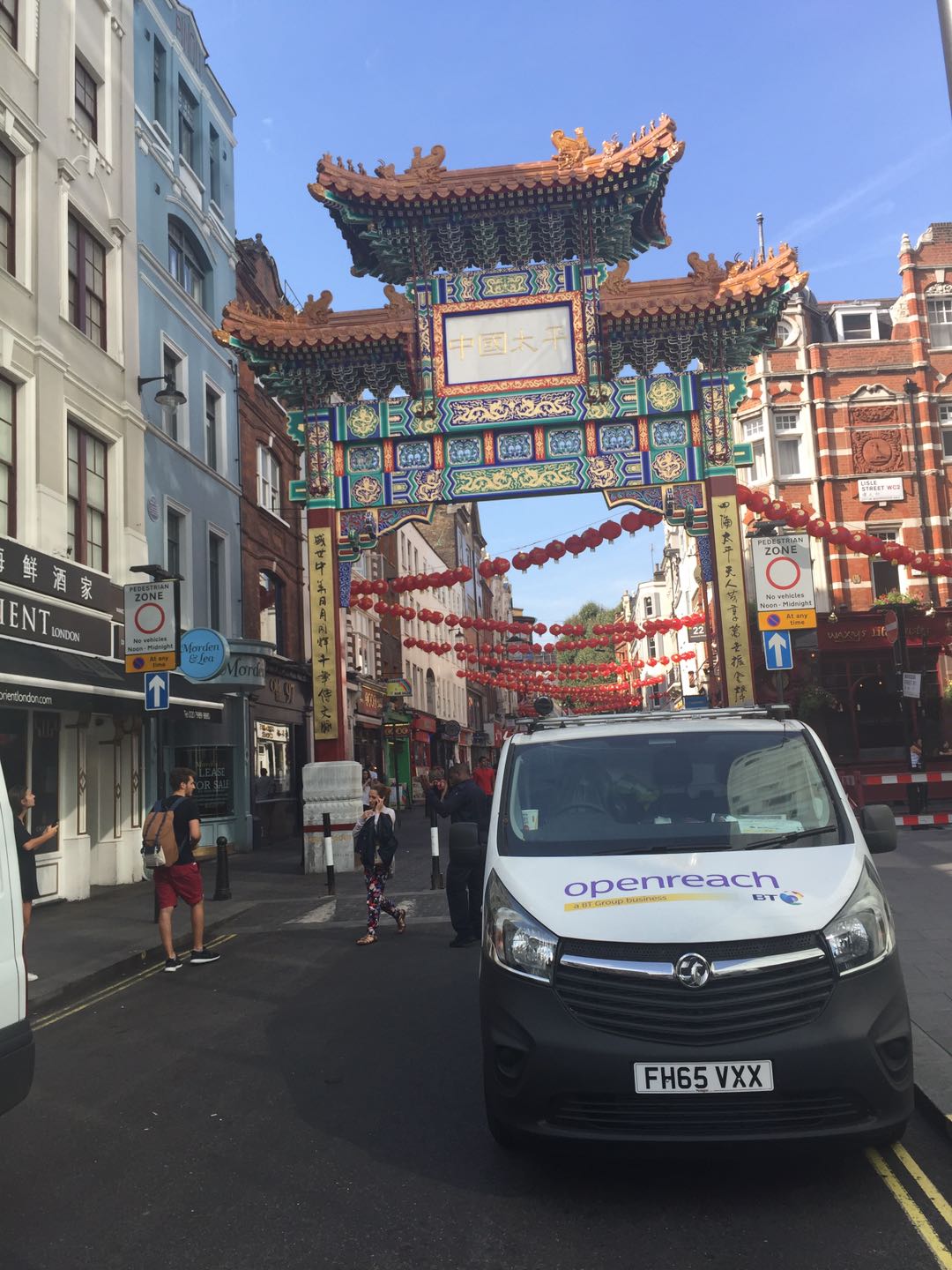 英国华人：学校不停课只好谎称孩子咳嗽请假，今年我们只希望活着