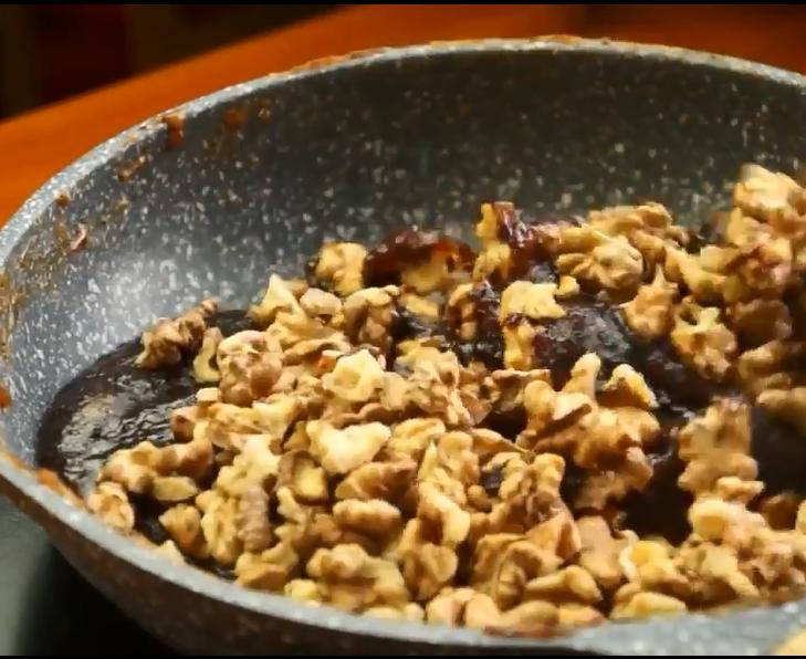 自制红枣核桃糕比阿胶糕还好吃,红枣山药核桃八珍糕