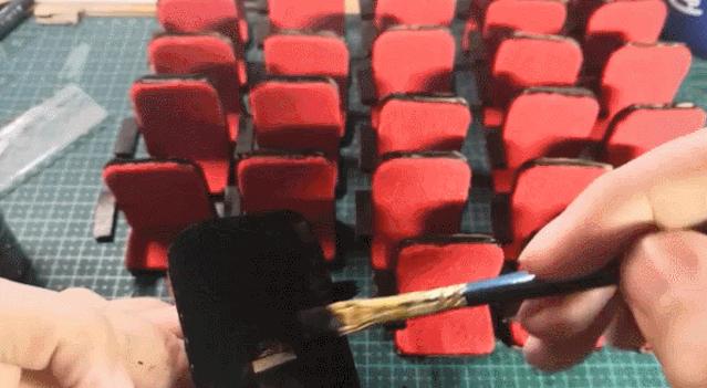 无聊能有多大生产力？他在家造了个电影院