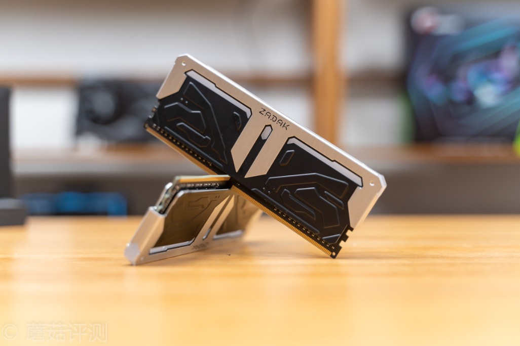 雷蛇华擎x570主板怎么样,华擎x570太极雷蛇定制款主板赏析