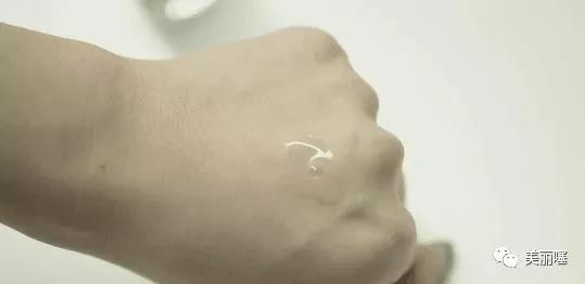 敷面膜时上面那层纸要撕开吗,敷面膜时的面膜夹心纸别扔