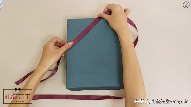 绑礼物蝴蝶结,绑礼物的蝴蝶结带子教程