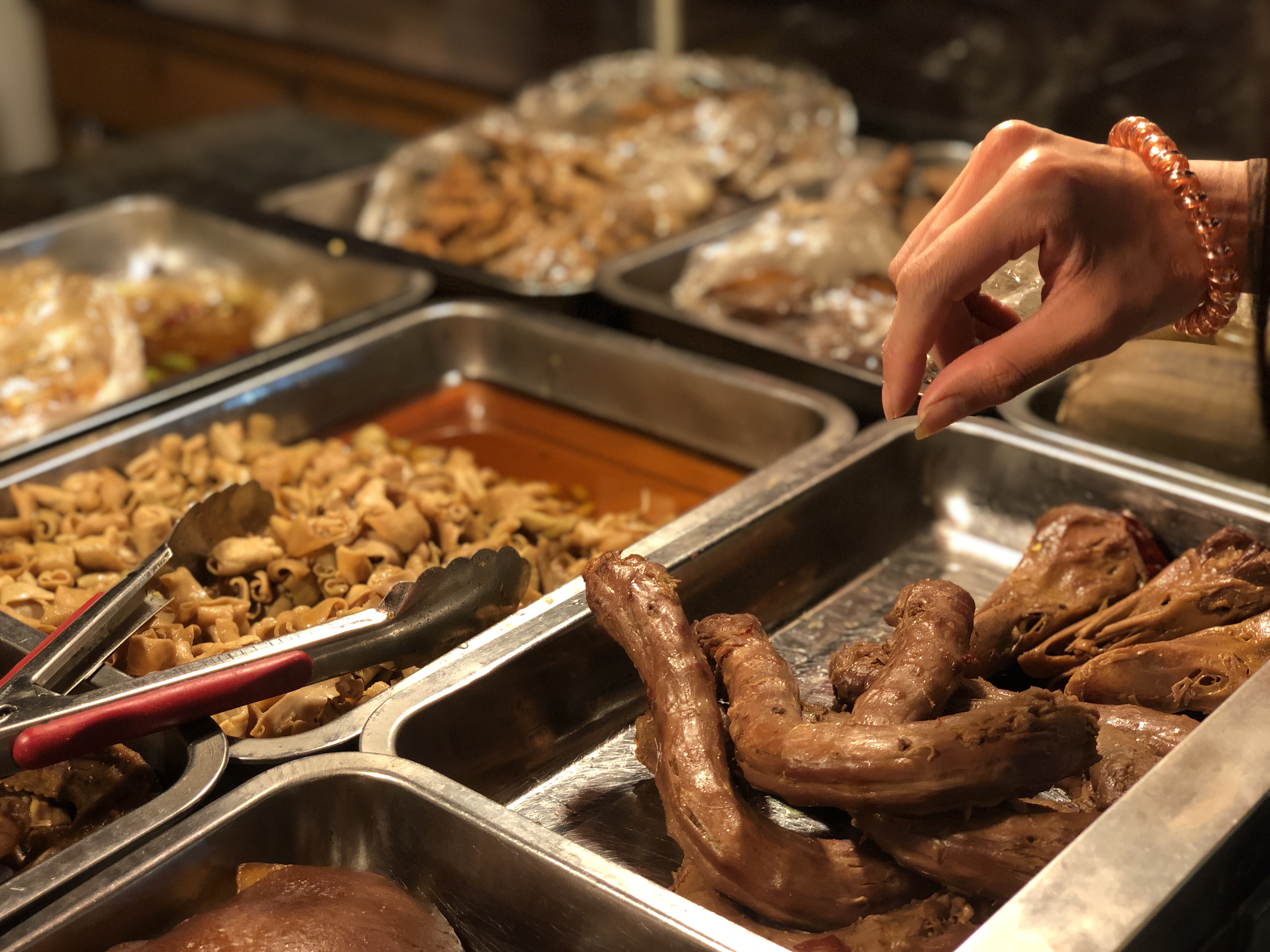 寻味武汉：天使与魔鬼的集合，洞庭街有家火爆的网红咖啡酒吧