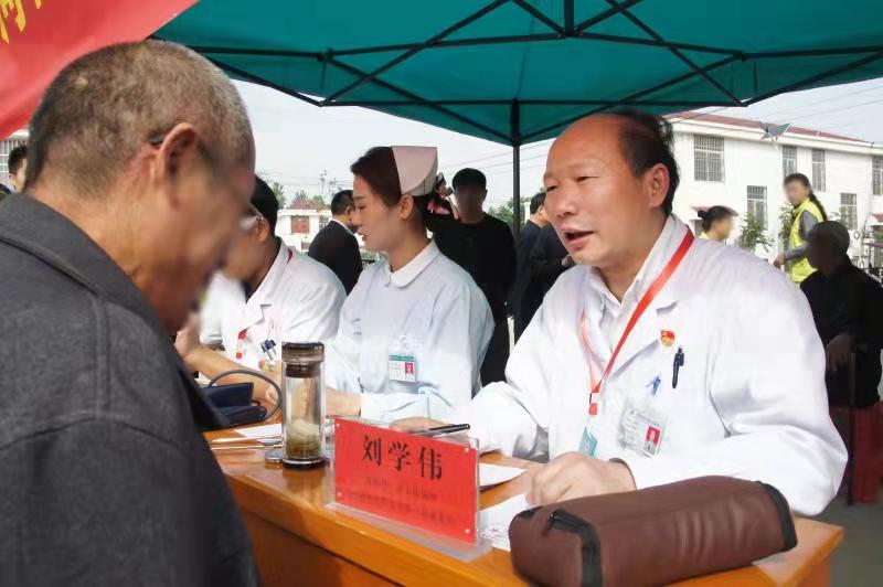 刘学伟看白癜风怎么样,河南皮肤科医生刘学伟