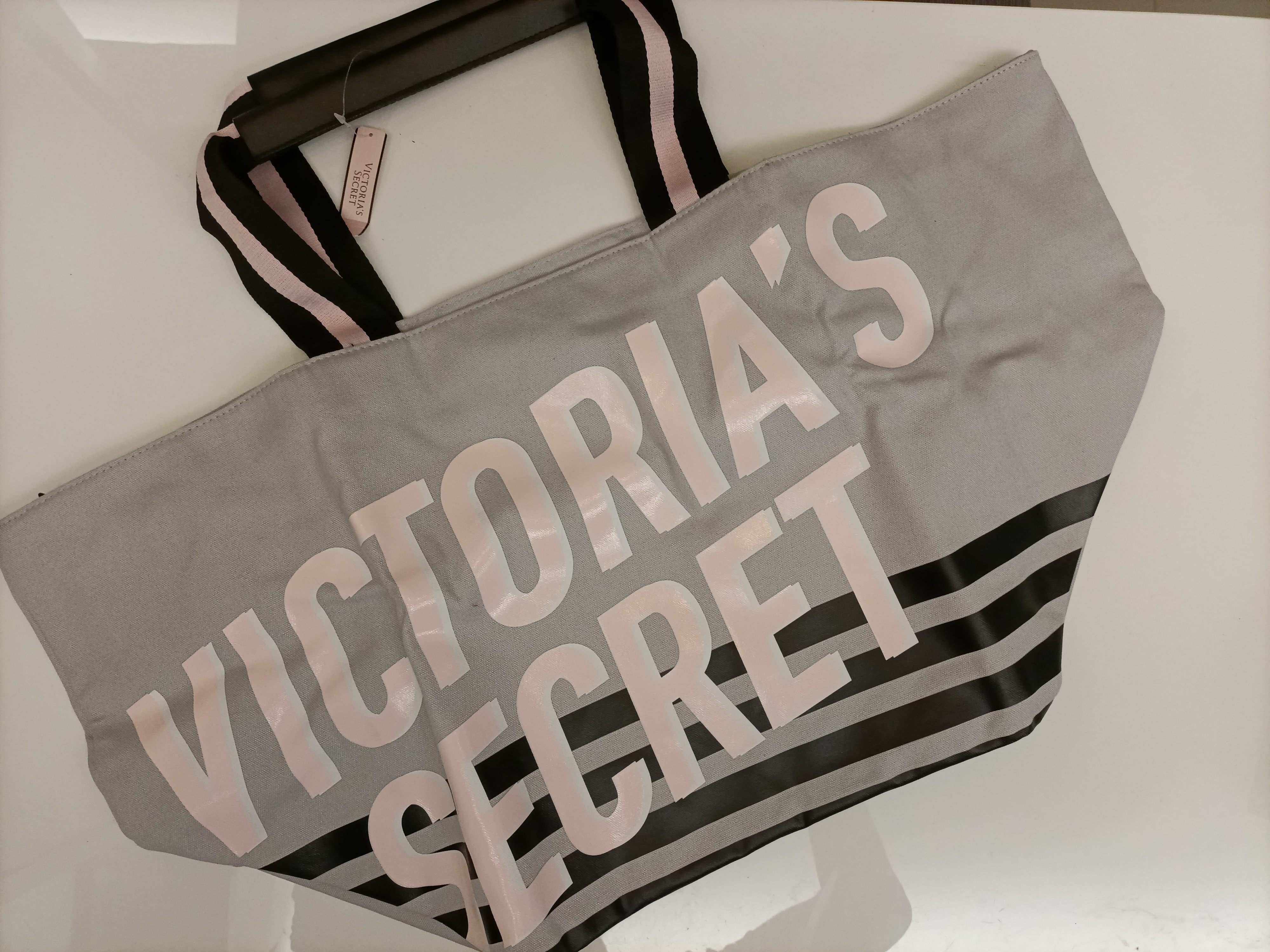 如果你认为「维密」只卖内衣,那就大错特错了