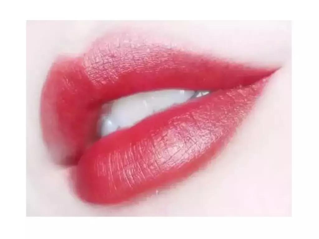 口红叠涂方法这样涂更显唇形,记住所有口红色号