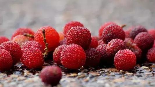 三个桃子19块钱,三个桃子1千克15个桃子重多少千克