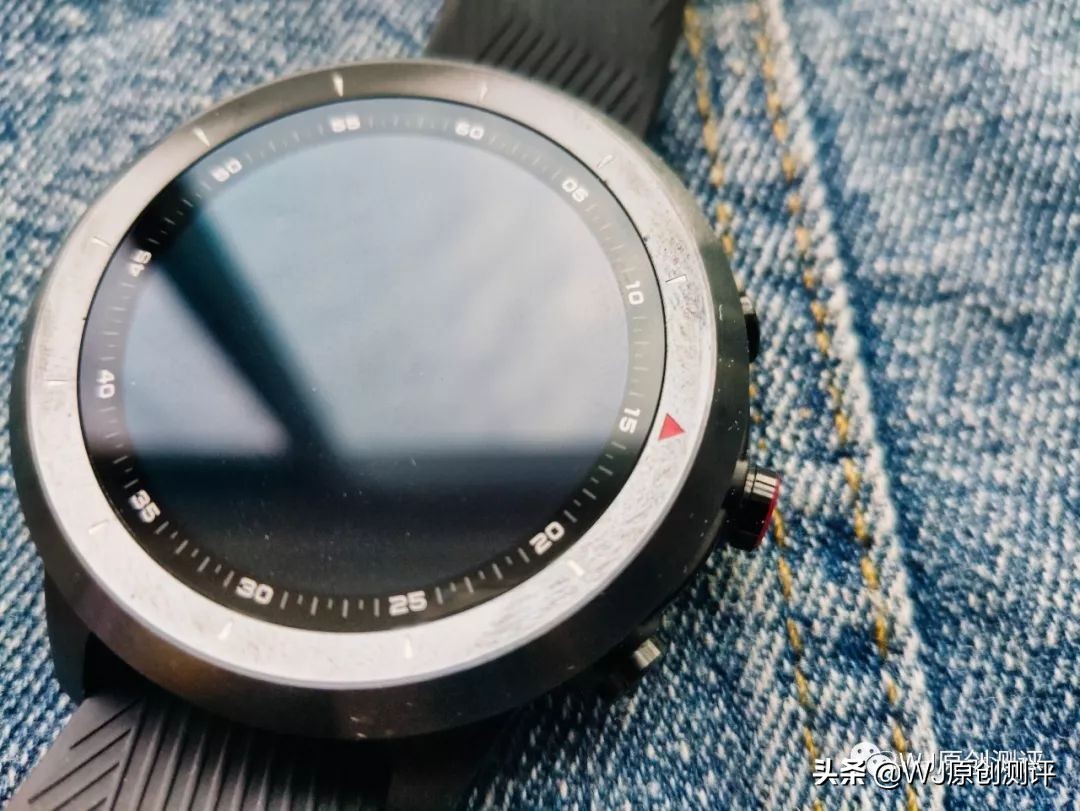 能打电话的手表颜值高,很耐摔的智能手表