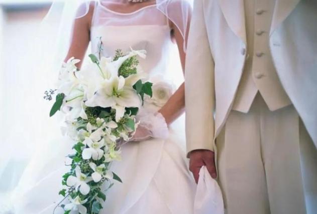 男子结婚租12辆奥迪婚车 (男子结婚租12台奥迪当婚车)