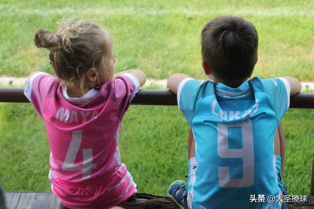 布拉格有支“猛龙队”:英格兰家庭在捷克完成组建球队梦想