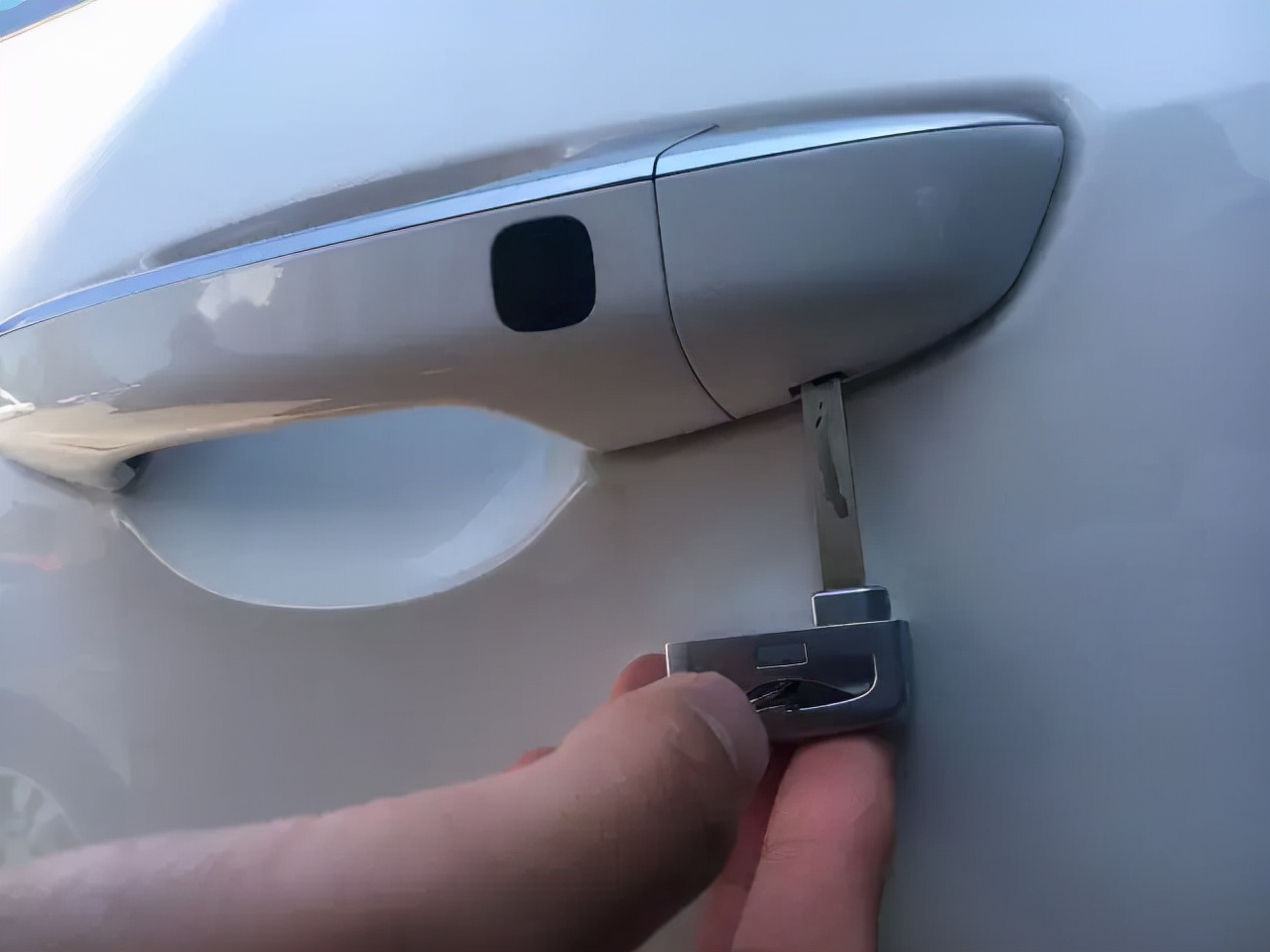 车辆遥控钥匙没电了怎么启动,索纳塔9钥匙没电应急启动视频