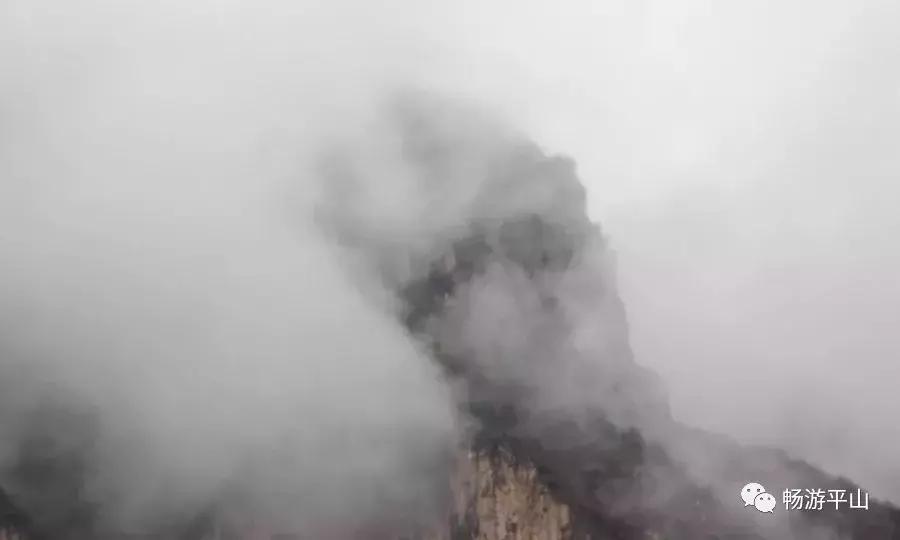 暮春之雨潇潇落,仙山云雾缥缈间~