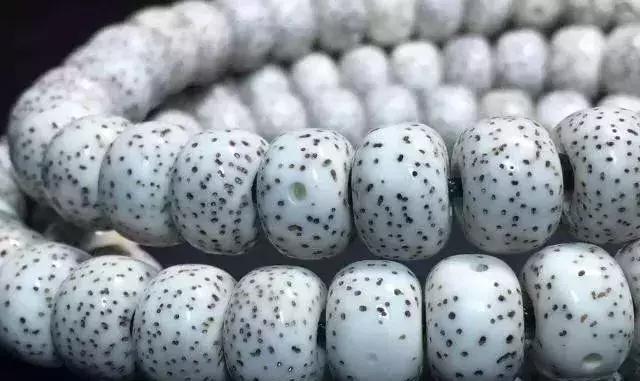 鸡油黄星月菩提盘到最后什么颜色,星月菩提怎么盘才能盘得更快上色