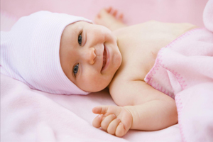 大宝宝爱哭闹怎么办,一个月的小宝宝哭闹的原因