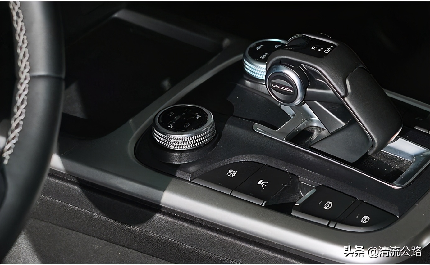 wey坦克300内饰官图发布,wey坦克300比肩大g也靠它