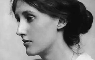 弗吉尼亚·伍尔夫：幼年悲惨，中年沉迷自杀，在优雅和疯癫间游走