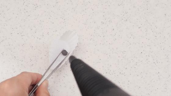 日本小哥攒钱,日本小伙收集指甲做戒指