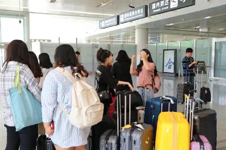 韩亚航空坠毁事件,韩亚航空飞行当中一舱门突然打开