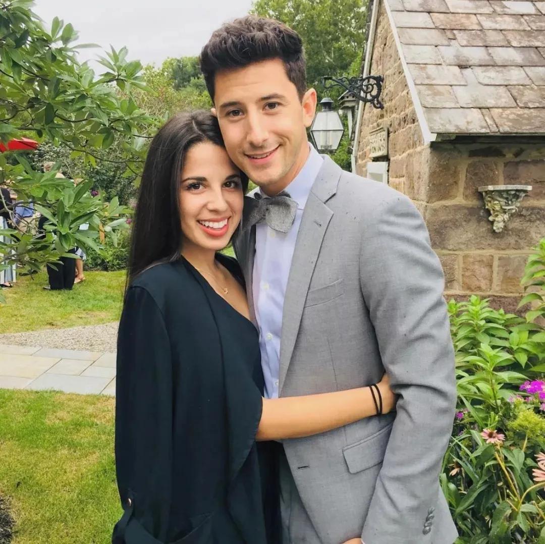 情侣两个人日常生活照片,情侣间的生活插画图片