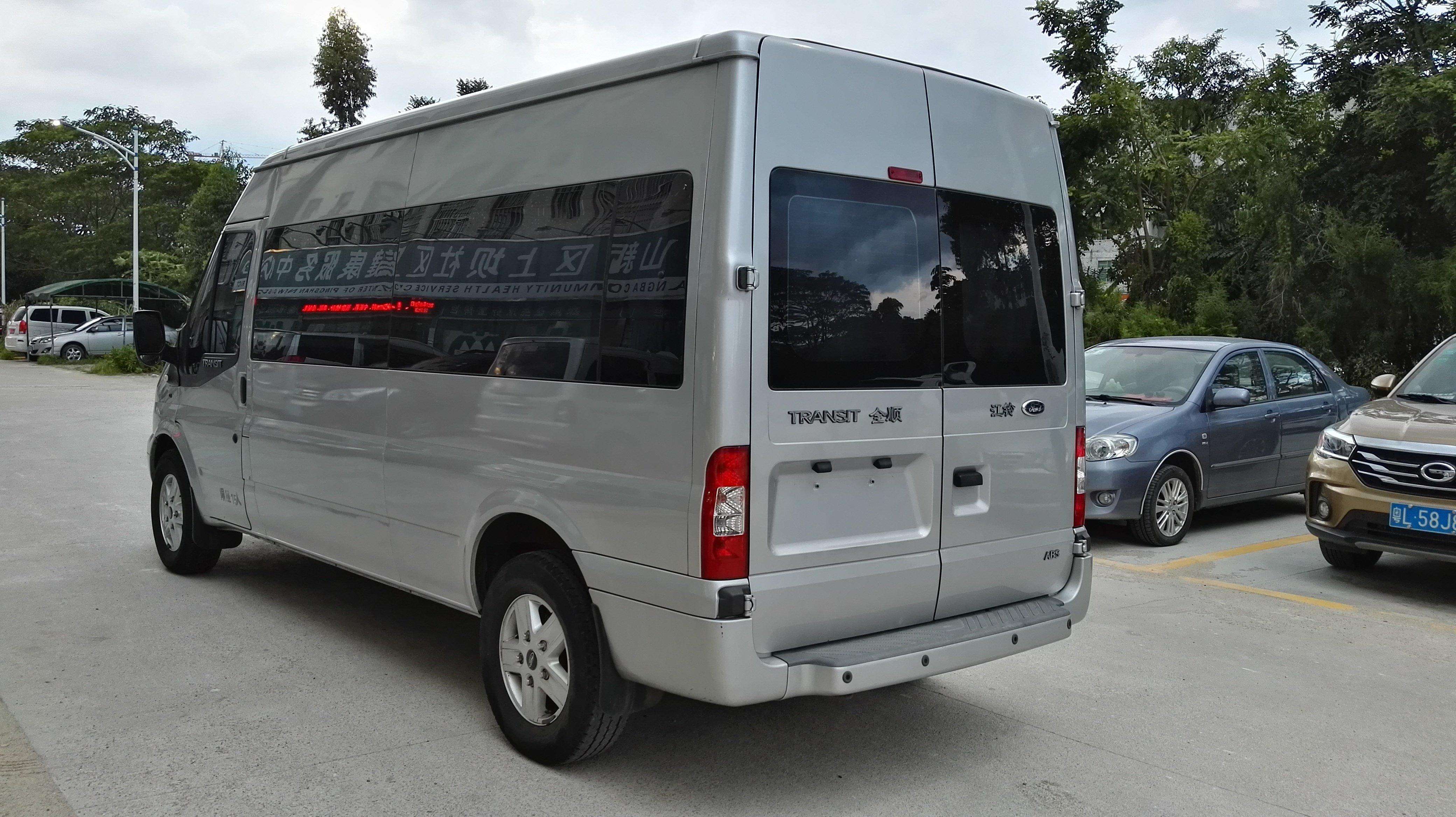 高端轻客怎么选,江淮星锐与福特新世代全顺同台竞技