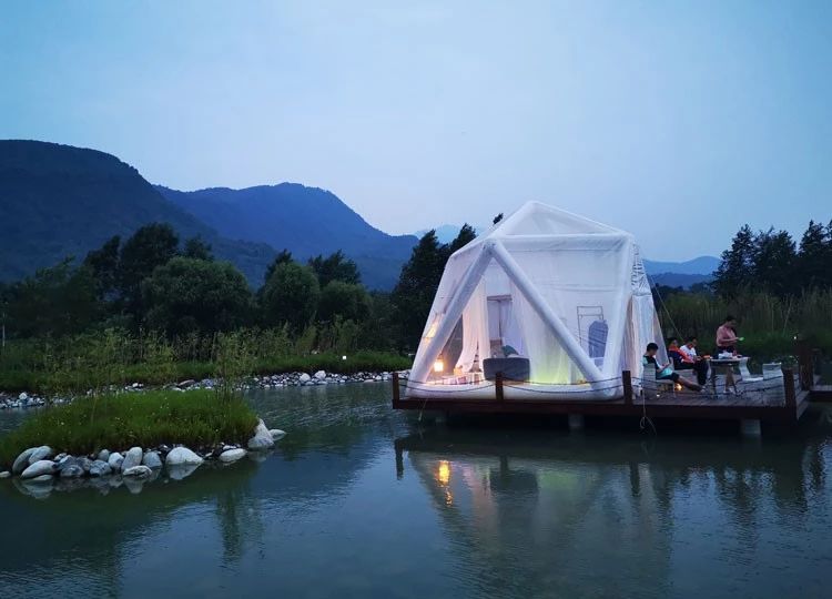 打卡最爱的水上泡泡屋，你最关心的18个问题都在这