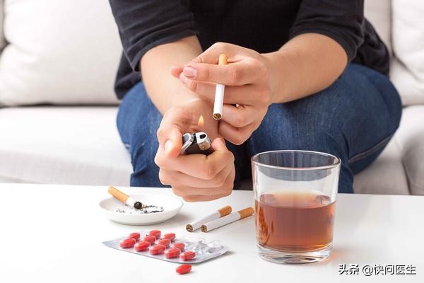 长期吸烟导致喉癌,专家抽烟得癌症几率是多少