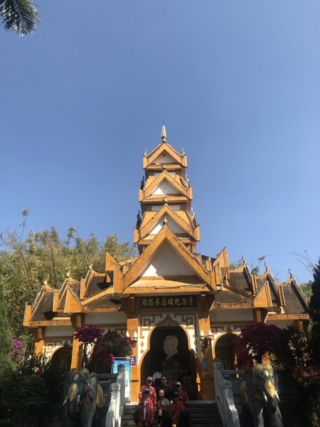 鑺掑競鍜岃吘鍐茬憺涓藉摢涓ソ,鑵惧啿鐟炰附鑺掑競瑗垮弻鐗堢撼