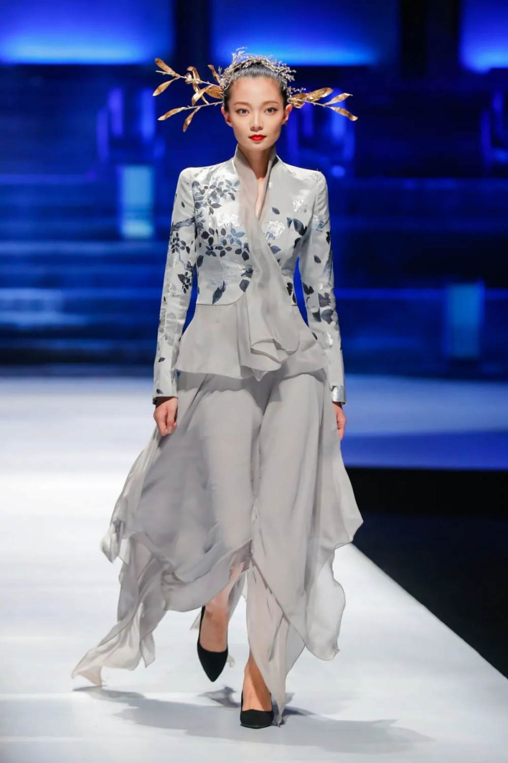 非遗高端定制国风女装,非遗服饰融入现代生活