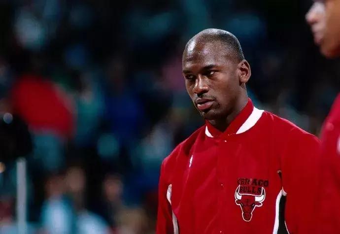 NBA历史50大巨星：詹皇现役第一库里前十！杜兰特为科比鸣不平