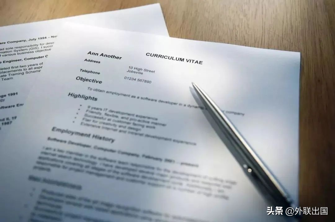 乔布斯个人简介英语ppt中英结合,乔布斯简介简短120字英文