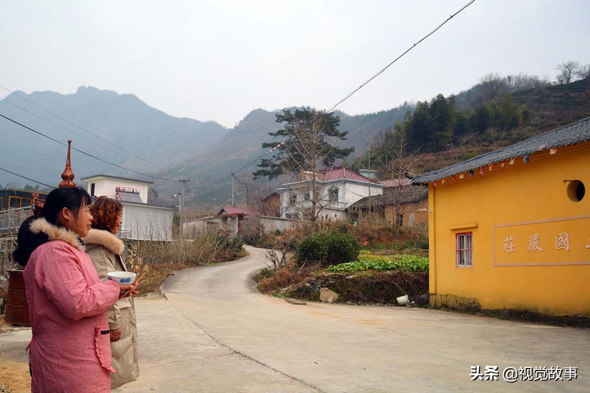 山村大妈看护寺庙2年，不要一分钱回报，看她为啥很开心