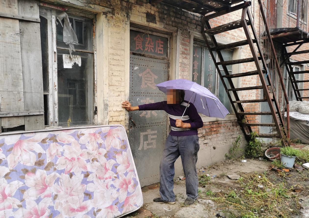 起底哈尔滨性侵5岁女童嫌犯“傻六子”:几乎天天酗酒,事发前喝了两瓶老白干,与养母靠捡废品为生