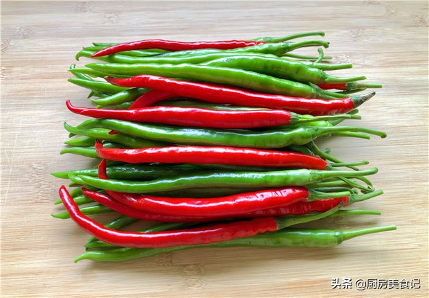 家用腌辣椒放一年都不会坏的腌法,不加一滴水爽脆又开胃的腌辣椒