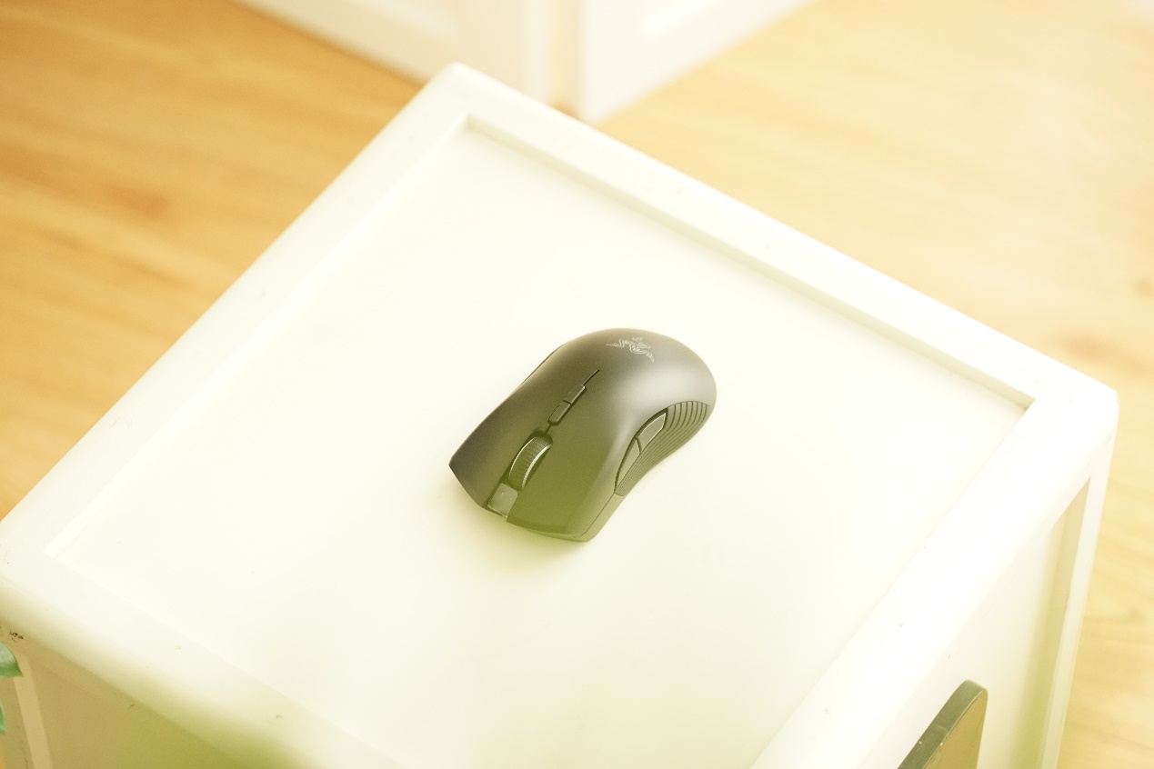 雷蛇曼巴眼镜蛇无线版鼠标开关键,雷蛇曼巴眼镜蛇无线版灯光