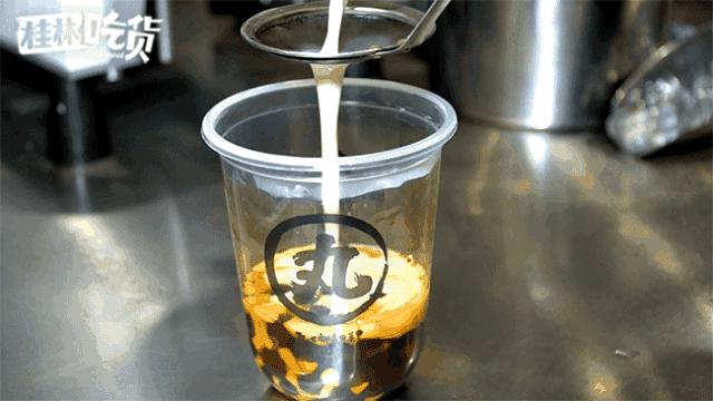 火遍全国的明星茶饮本宫的茶开到桂林了！凭口袋茶掀起了排队潮流