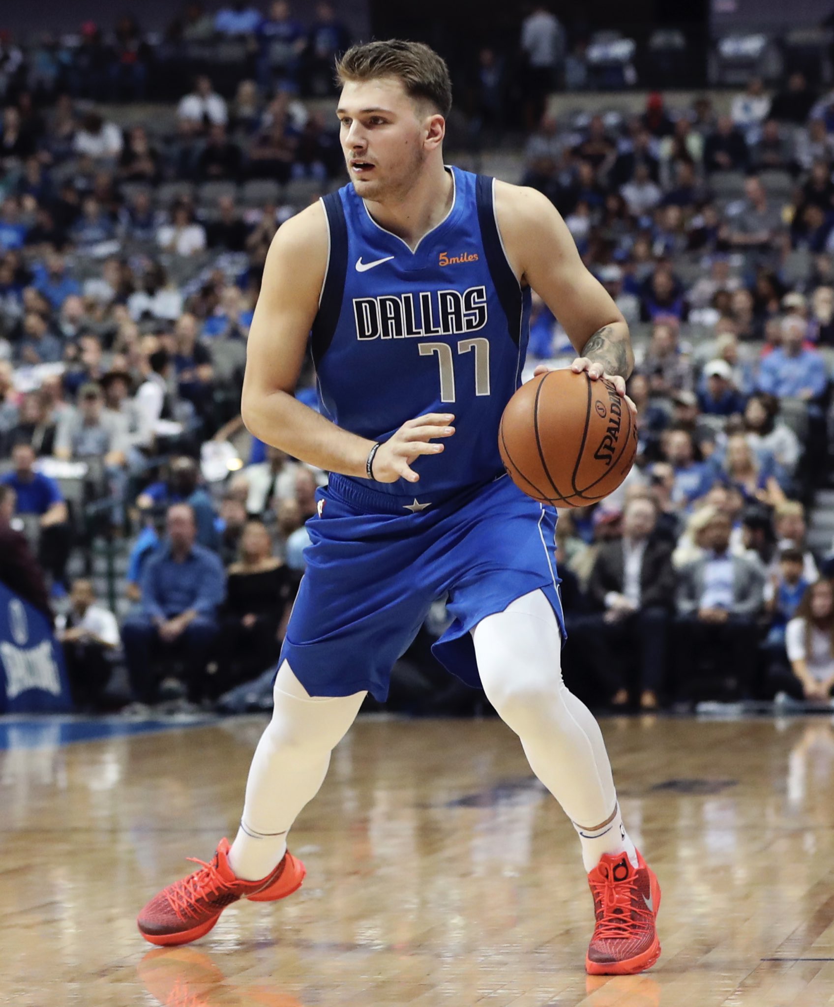 NBA今日球鞋精选:上脚两双联名款!火箭赢了,“鞋王”嗨了