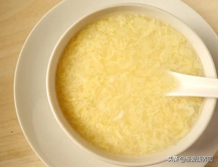 早餐冲鸡蛋水喝有什么好处,早餐吃玉米和鸡蛋有什么好处