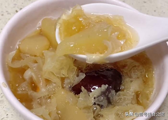 银耳雪梨羹快速出胶,雪梨银耳羹出胶的做法