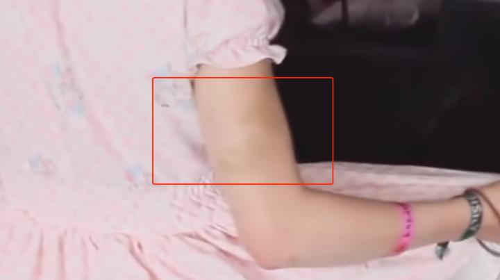 警方成功解救被绑女孩,女子被绑架110极速营救