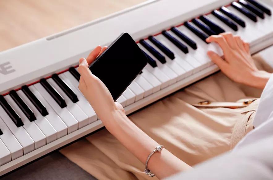 新手如何弹奏多功能数码电子琴,多功能数码电子琴的好听音乐弹法