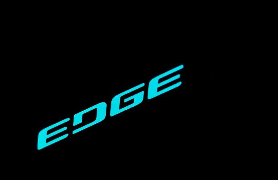 负重前行的路上也要心存美好,负重前行方能完成使命