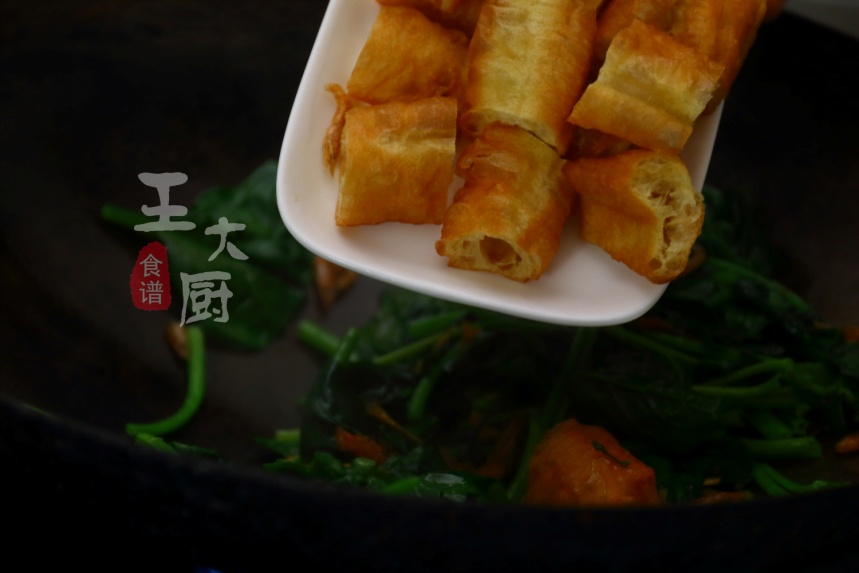 油条这样做好吃不腻让你天天想吃,家庭版油条简单的食材