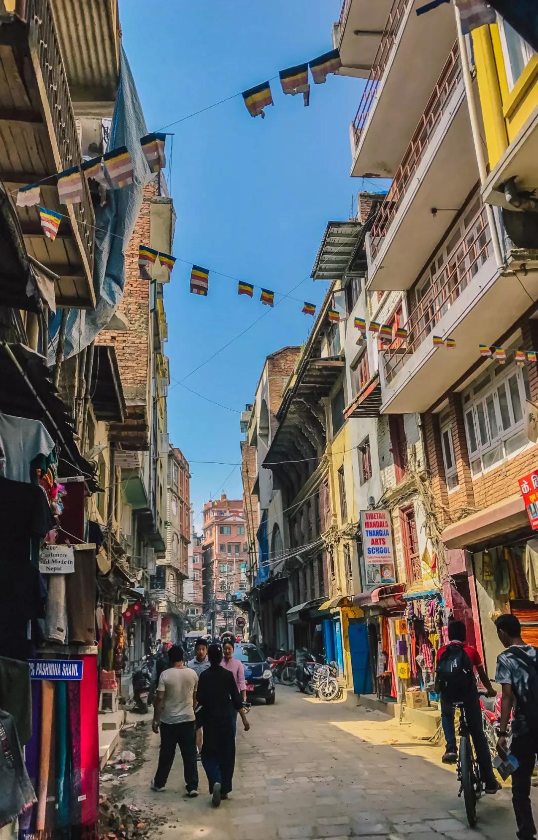 这个微笑国度,见人就夸漂亮,300元就能在天空滑翔