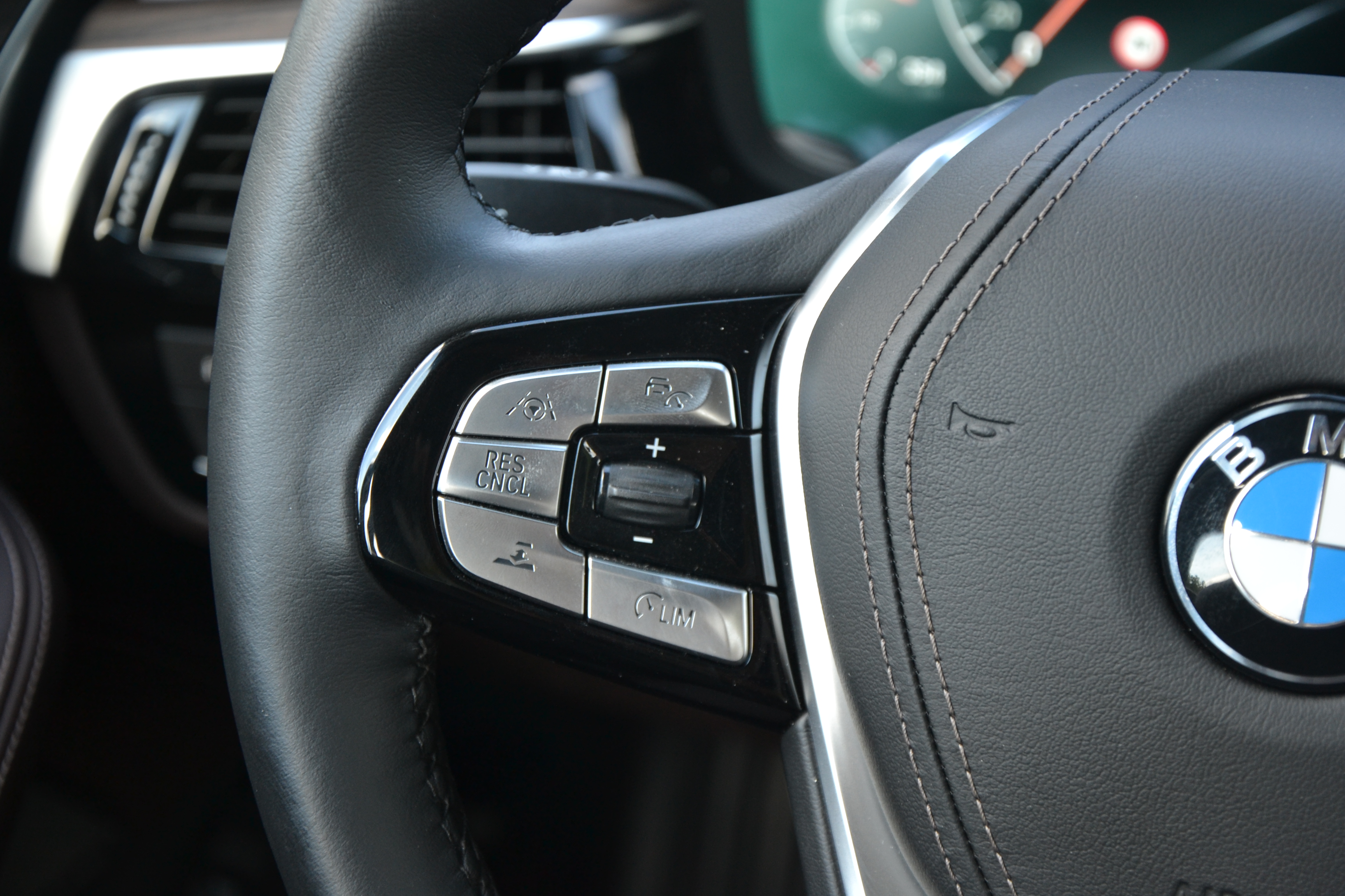 宝马530le混动可以边跑边充电吗,宝马530le新能源驾驶感受