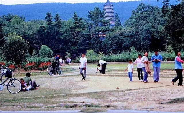 金陵饭店曾经的亚洲第一高楼,80年代南京老照片金陵饭店