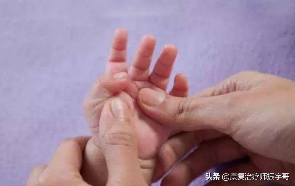 宝宝翻身侧身腿绷直怎么办,宝宝翻身先翻头怎么办