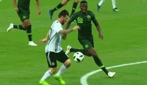 当精神病人也能播报足球新闻！足球道路，感动世界